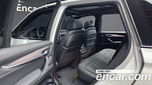 BMW X5 2018 — Şəkil 28/38