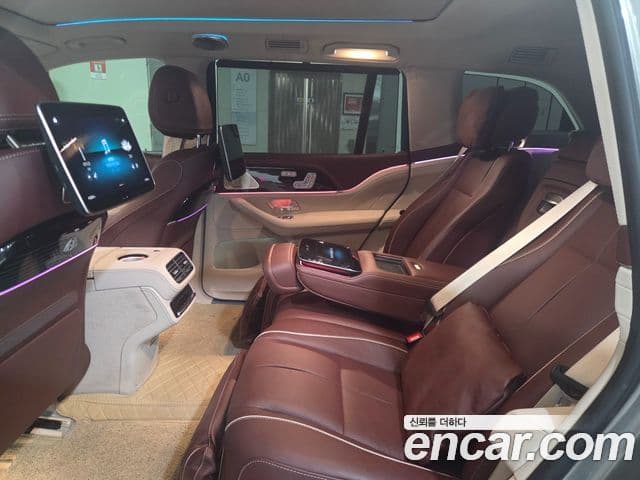 Mercedes-Benz GLS-Class 2023 — Photo 11/16
