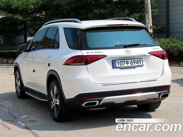 Mercedes-Benz GLE-Class 2020 — ფოტო 2/20