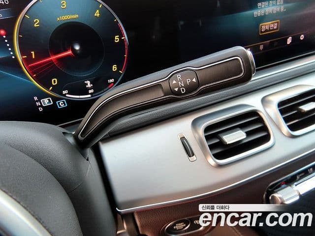 Mercedes-Benz GLE-Class 2020 — ფოტო 8/20