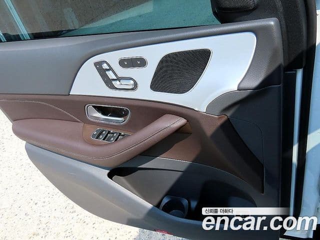 Mercedes-Benz GLE-Class 2020 — ფოტო 11/20