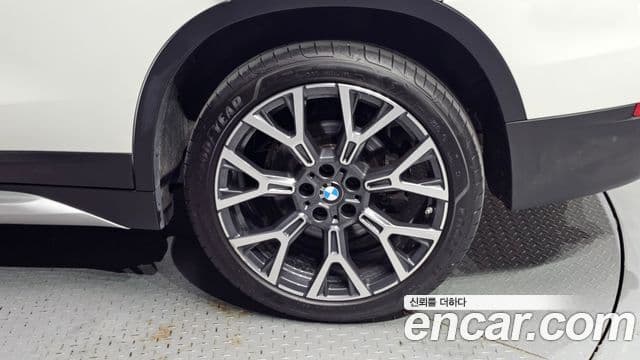 BMW X1 2022 — Photo 31/33