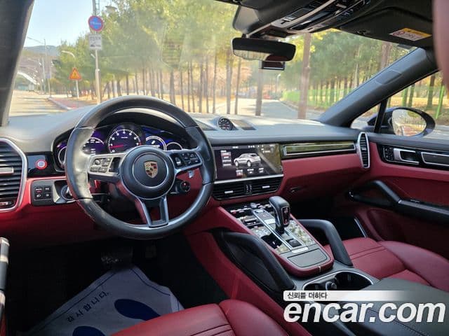 Porsche Cayenne 2020 — ფოტო 10/20