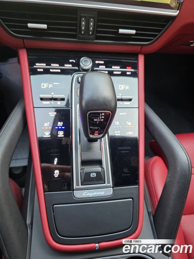 Porsche Cayenne 2020 — ფოტო 14/20