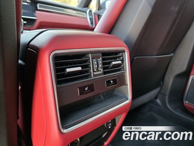 Porsche Cayenne 2020 — ფოტო 16/20