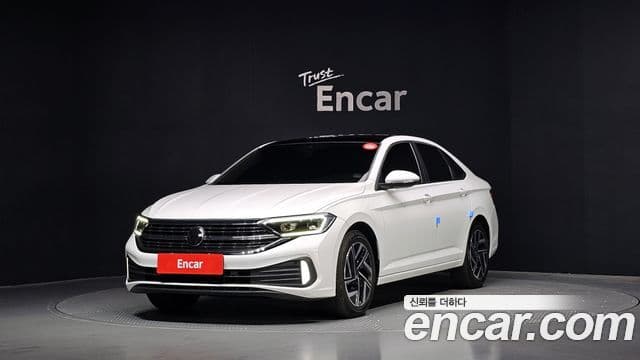 Volkswagen Jetta 2023 — Фото 1/20