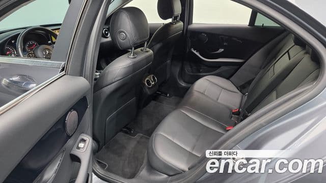 Mercedes-Benz C-Class 2019 — Şəkil 28/31