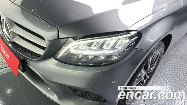 Mercedes-Benz C-Class 2019 — Şəkil 30/31