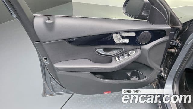 Mercedes-Benz C-Class 2019 — Şəkil 25/31