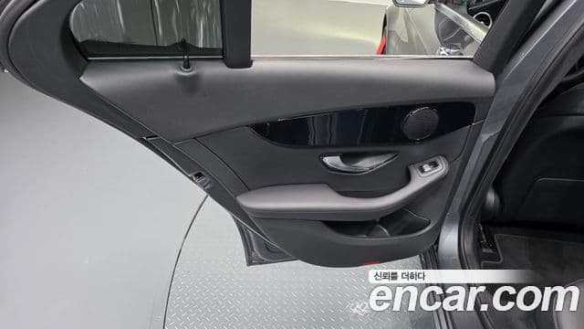 Mercedes-Benz C-Class 2019 — Şəkil 8/31