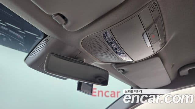 Mercedes-Benz C-Class 2019 — Şəkil 12/31