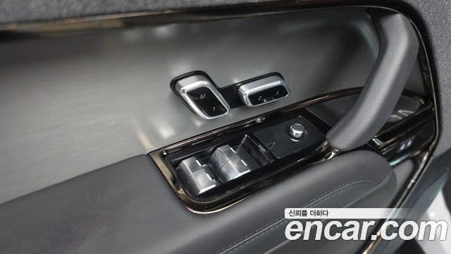 Land Rover Range Rover Sport 2024 — Photo 29/37