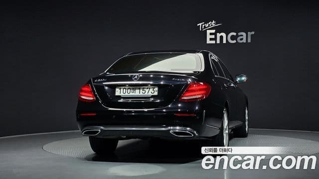 Mercedes-Benz E-Class 2019 — ფოტო 4/20