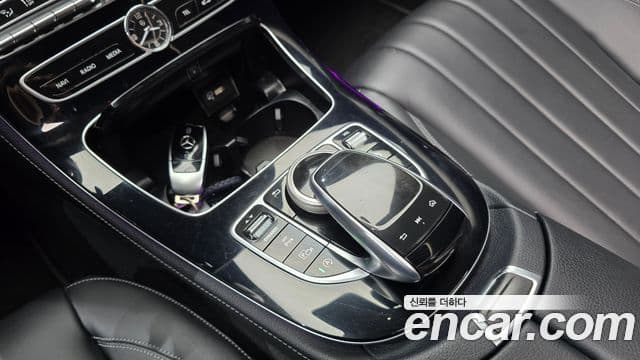 Mercedes-Benz E-Class 2019 — ფოტო 17/20