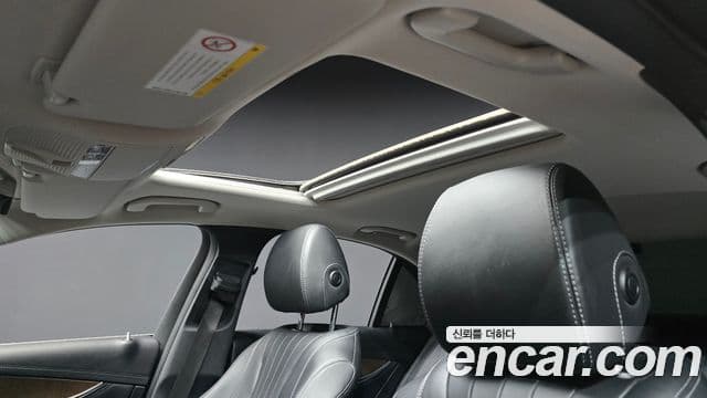 Mercedes-Benz E-Class 2019 — ფოტო 18/20