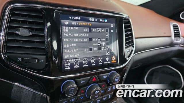 Jeep Grand Cherokee 2021 — Şəkil 18/20