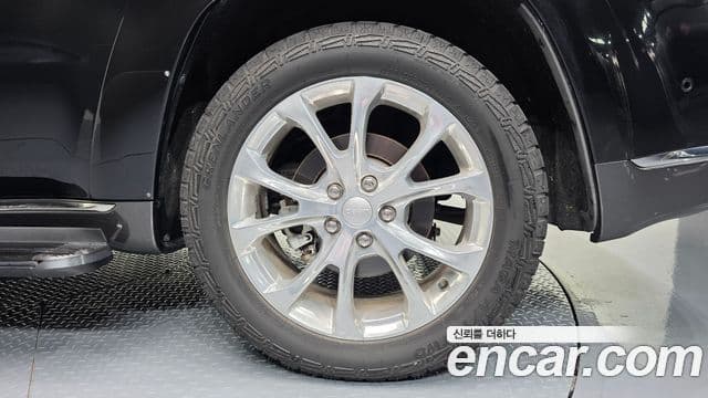 Jeep Grand Cherokee 2021 — Photo 27/36