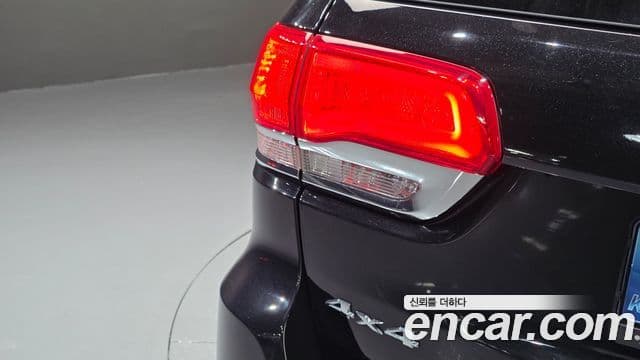 Jeep Grand Cherokee 2021 — Photo 21/36