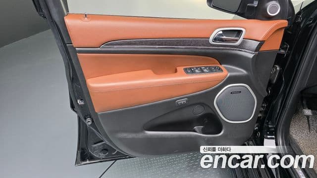 Jeep Grand Cherokee 2021 — Photo 14/36