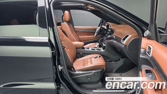 Jeep Grand Cherokee 2021 — Photo 35/36
