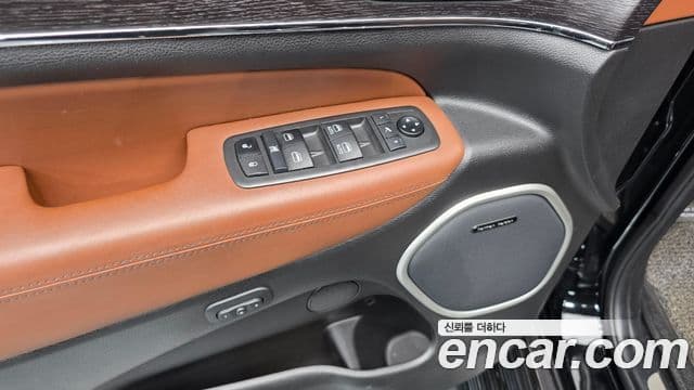 Jeep Grand Cherokee 2021 — Photo 29/36