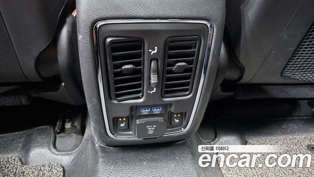 Jeep Grand Cherokee 2021 — Photo 28/36