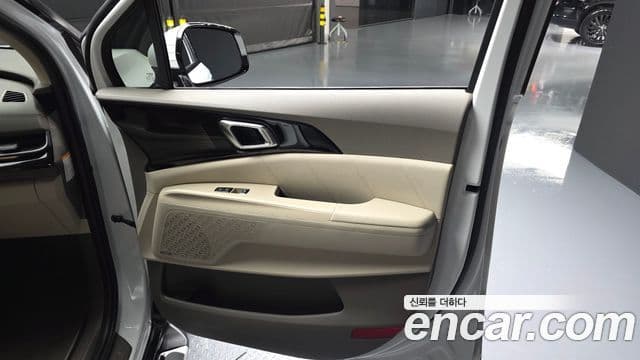 Kia Carnival 2024 — Photo 32/35