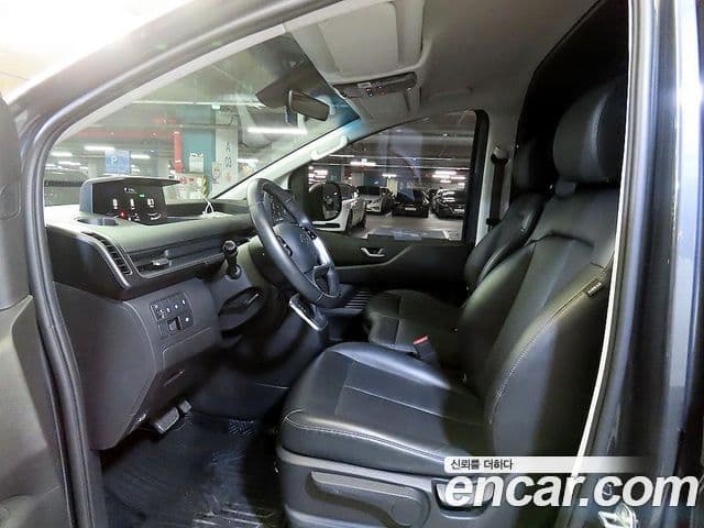 Hyundai Staria 2023 — ფოტო 5/19