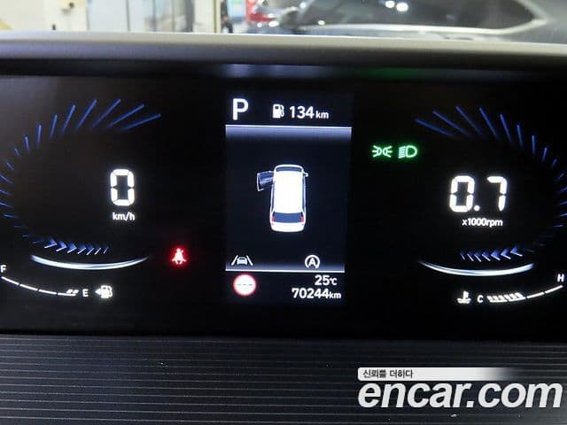 Hyundai Staria 2023 — ფოტო 7/19