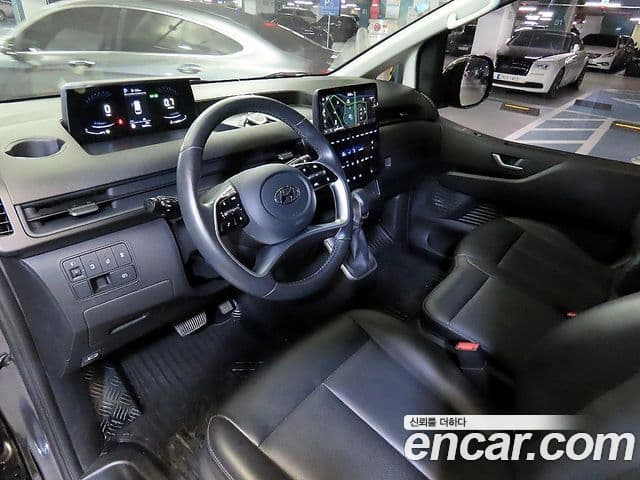 Hyundai Staria 2023 — ფოტო 8/19