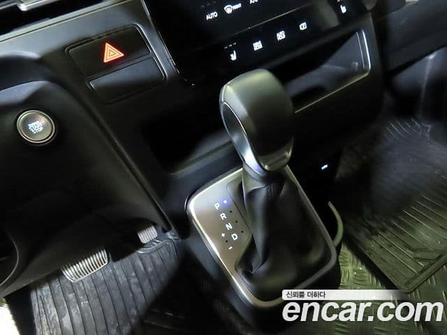 Hyundai Staria 2023 — ფოტო 12/19