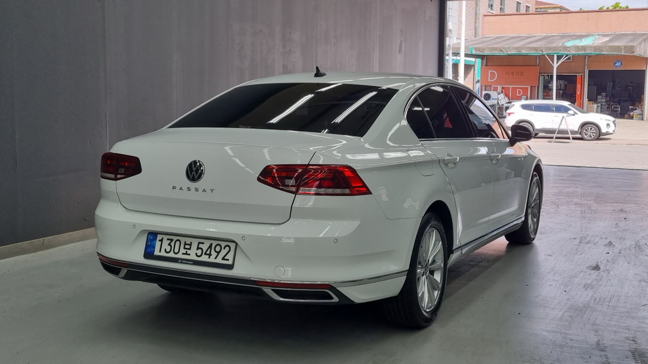Volkswagen Passat GT 2021 — Şəkil 2/18