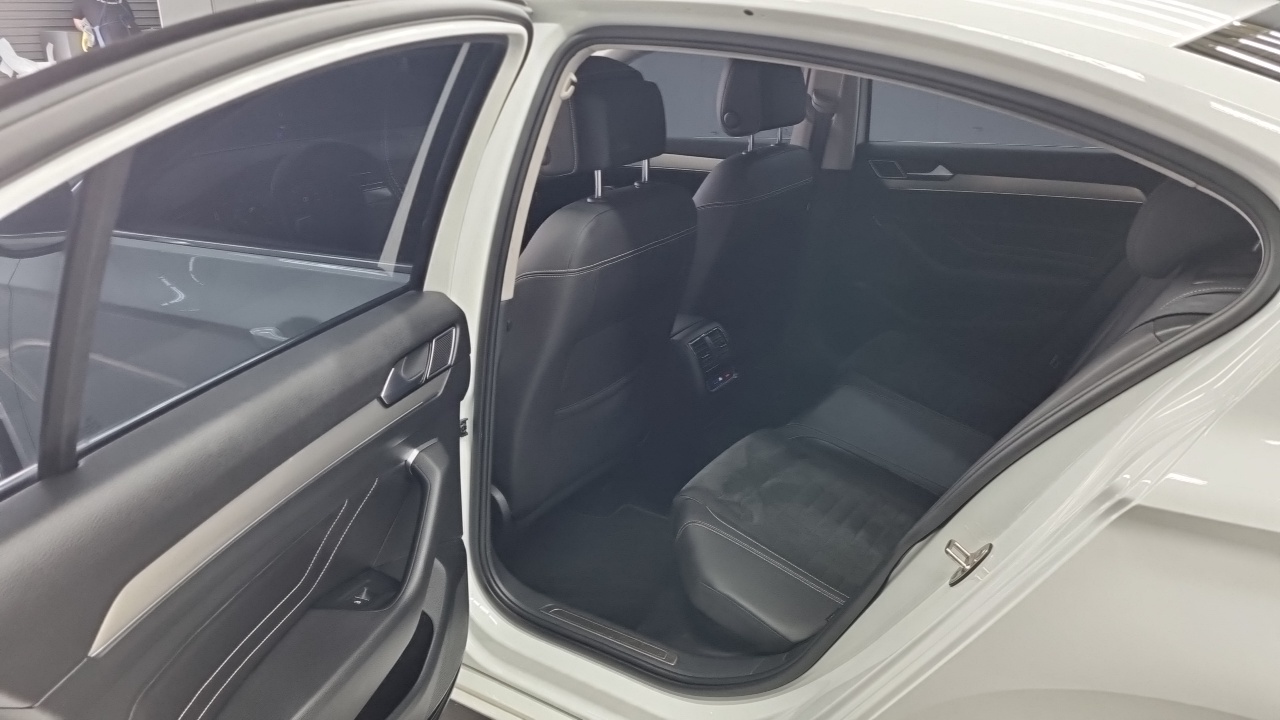 Volkswagen Passat GT 2021 — Şəkil 8/18