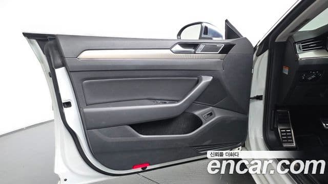 Volkswagen Arteon 2019 — Şəkil 21/37