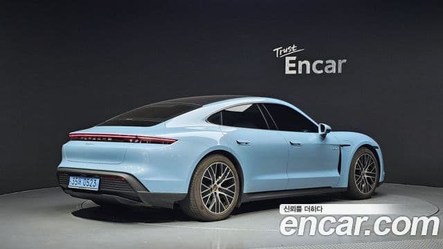 Porsche Taycan 2023 — Şəkil 25/35