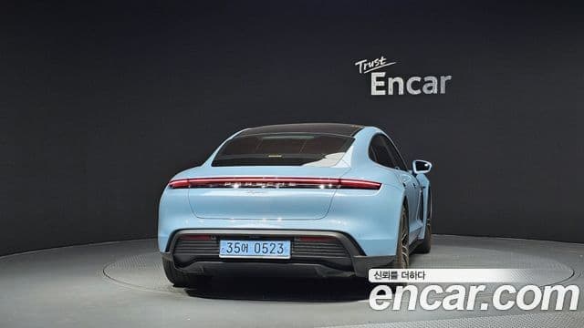 Porsche Taycan 2023 — Şəkil 34/35