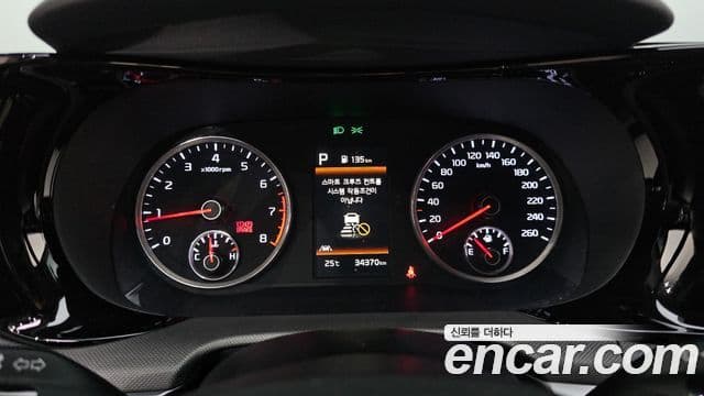 Kia K5 2021 — ფოტო 7/20