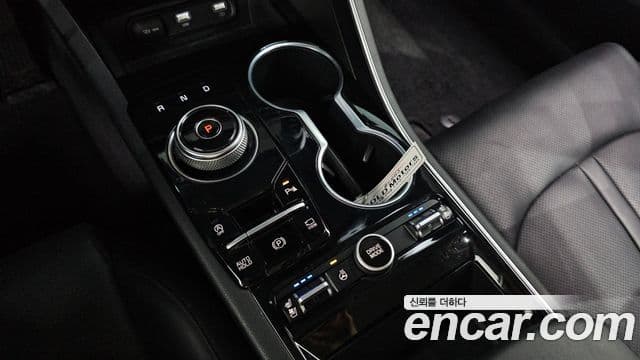 Kia K5 2021 — ფოტო 8/20