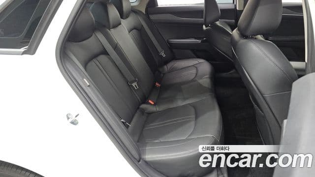 Kia K5 2021 — ფოტო 10/20