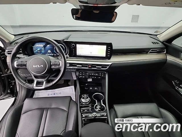 Kia K5 2023 — Şəkil 10/20