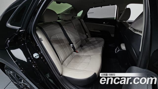 Kia K5 2023 — Şəkil 12/20