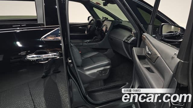 Toyota Alphard 2023 — Photo 18/36