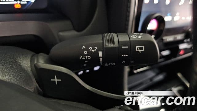 Toyota Alphard 2023 — Photo 11/36
