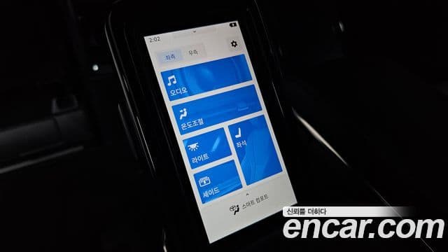 Toyota Alphard 2023 — Photo 22/36