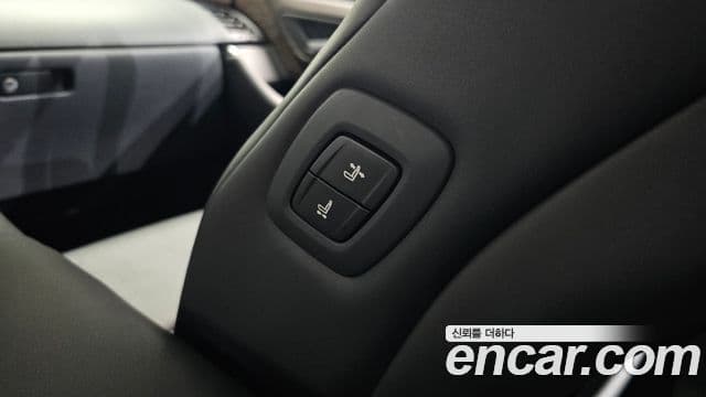 Toyota Alphard 2023 — Photo 12/36