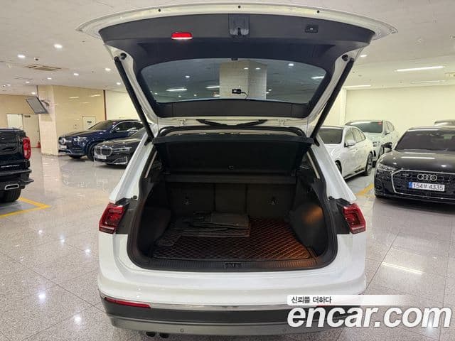 Volkswagen Tiguan 2020 — Şəkil 19/20