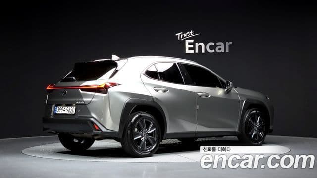 Lexus UX300h 2024 — ფოტო 2/20