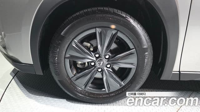 Lexus UX300h 2024 — ფოტო 5/20