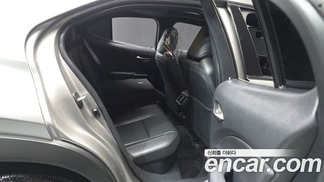 Lexus UX300h 2024 — ფოტო 12/20