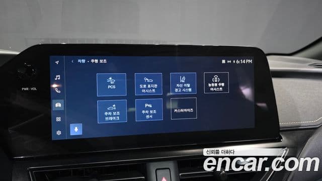 Lexus UX300h 2024 — ფოტო 17/20